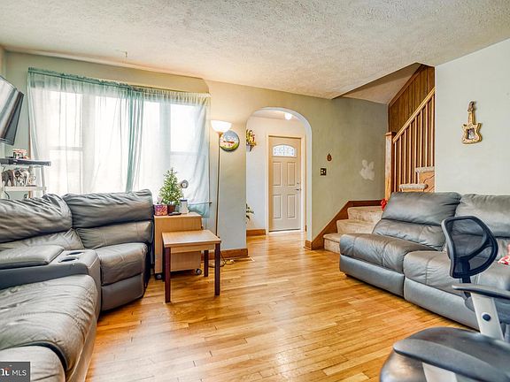 2nd image of 1823 Walnut Ave