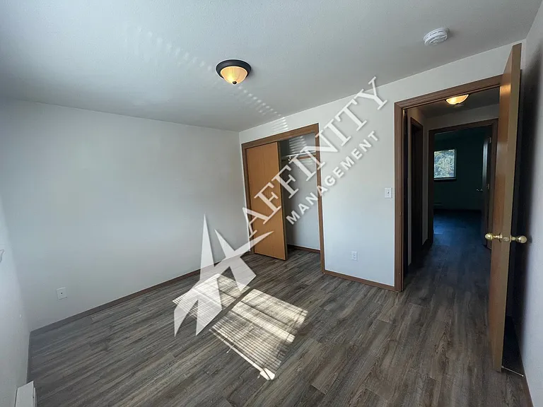 Rainier Vista — Photo 10