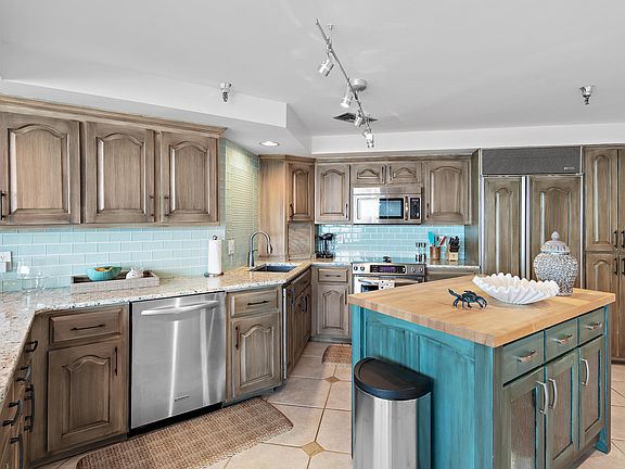 5th image of 320 Harbor Blvd #701