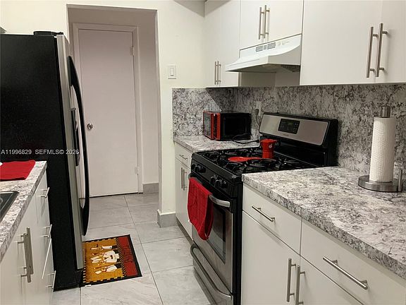 5th image of 1300 W 53rd St APT 35