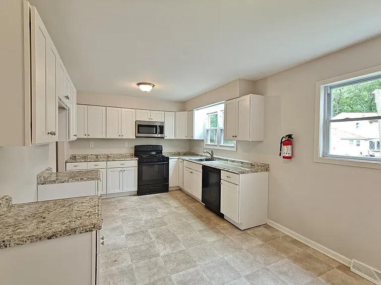 252 Terry Ln — Photo 6