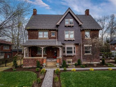2581 Berkshire Rd, Cleveland Heights, OH, 44106