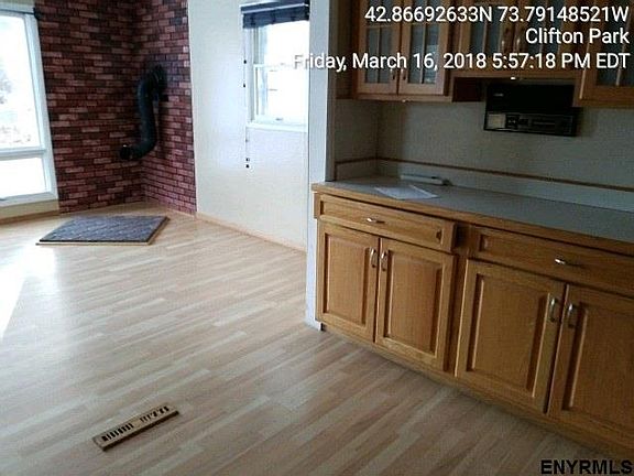 5th image of 11 Crestmont Dr