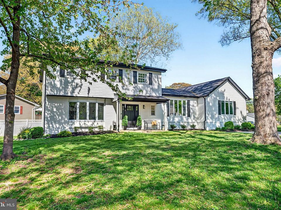 1st image of 300 White Plains Ct