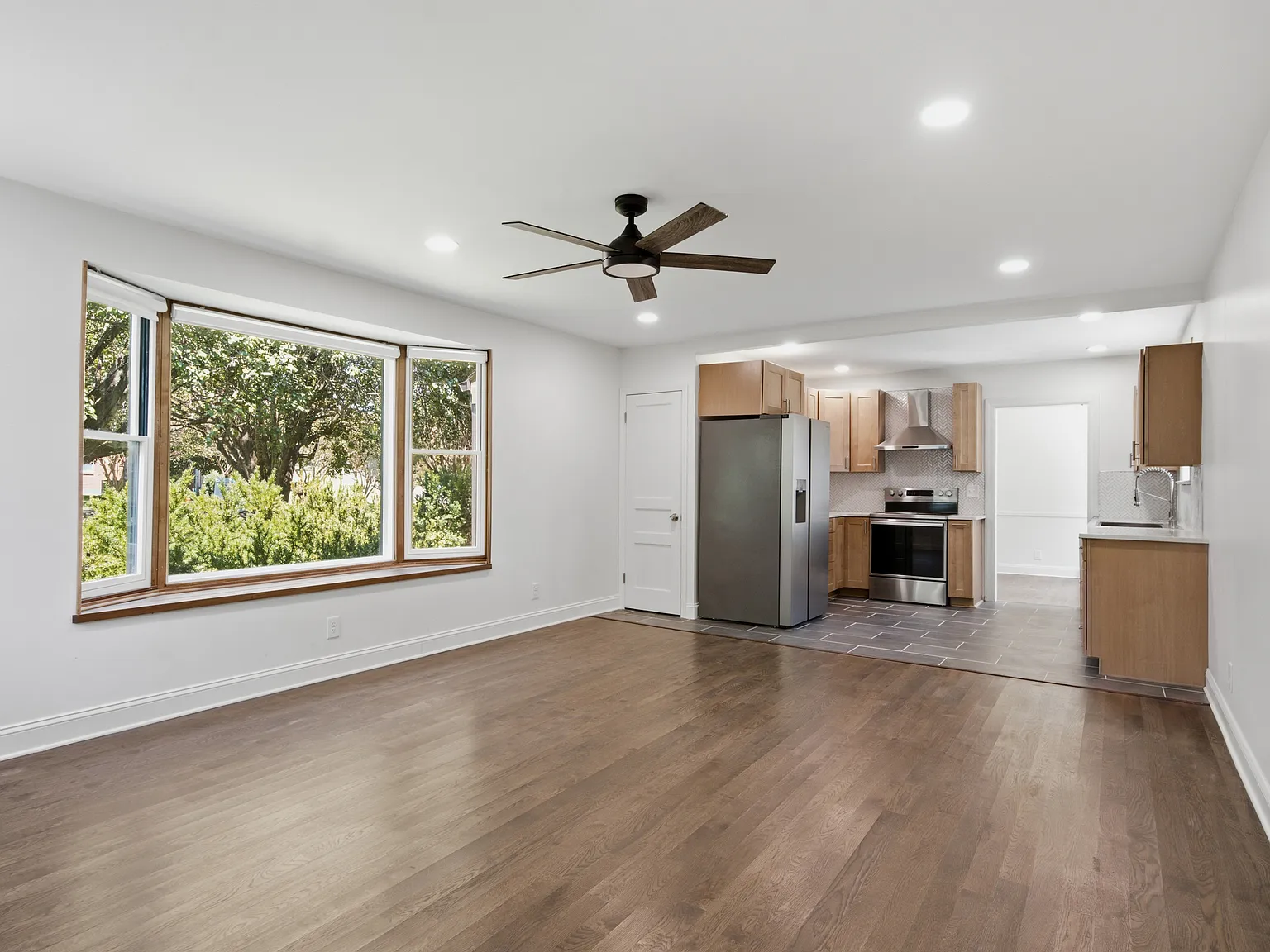 2 bed, 1284 sqft, $2,700 — Photo 2