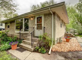 657 Shryer Ave W, Roseville, MN 55113