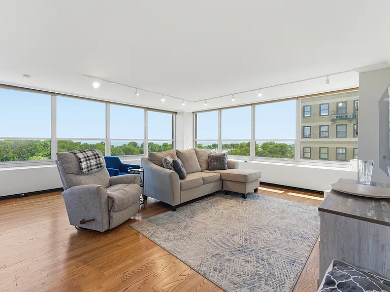 3550 N Lake Shore Dr #902 — Photo 5