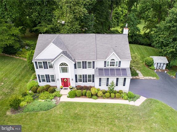 3rd image of 107 Wooded Acres Ln