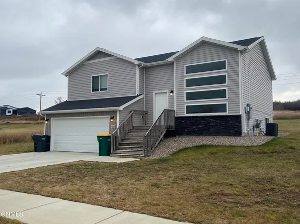 403 Cobblestone Loop SW, Mandan, ND 58554