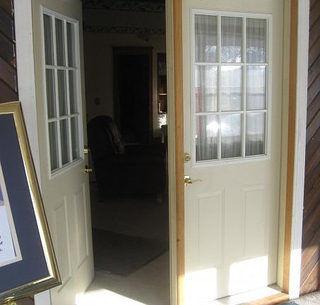 covered porch/front door