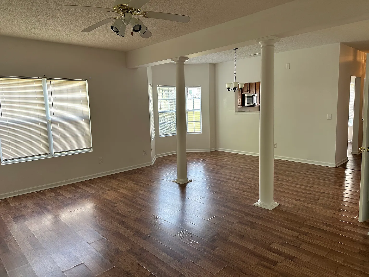 3 bed, 2.5 bath, 1450 sqft, $1,700 — Photo 4