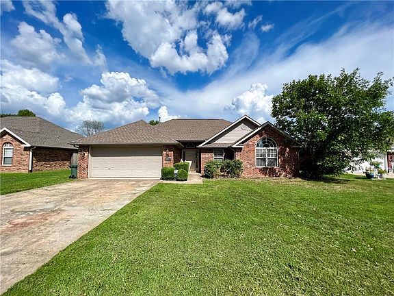 2nd image of 2880 N Bluegrass Pl