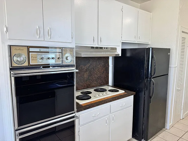 2137 Avenue J — Photo 13