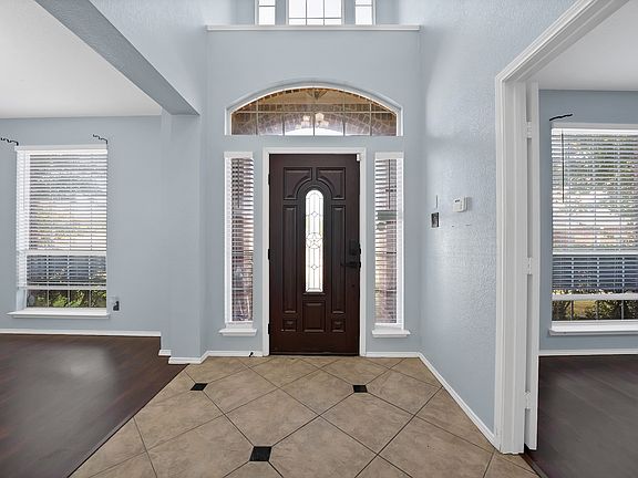 3rd image of 3314 Springleaf Dr