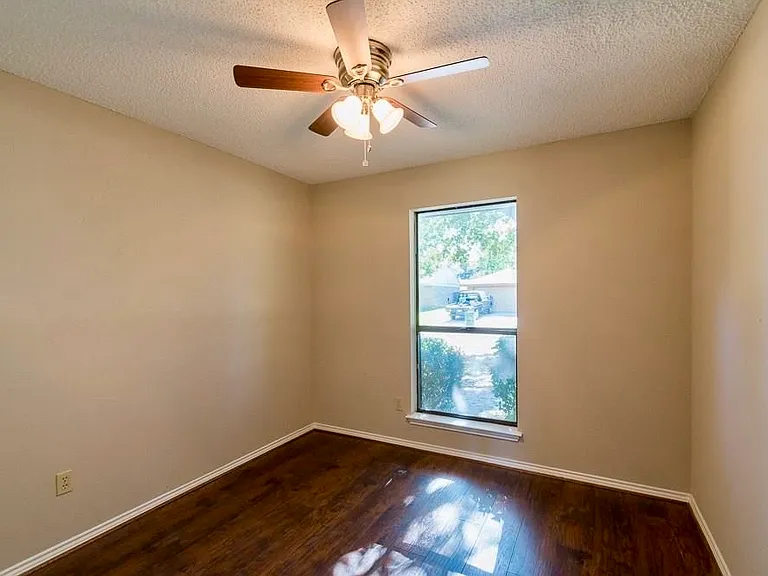 3502 Wentworth Dr — Photo 10