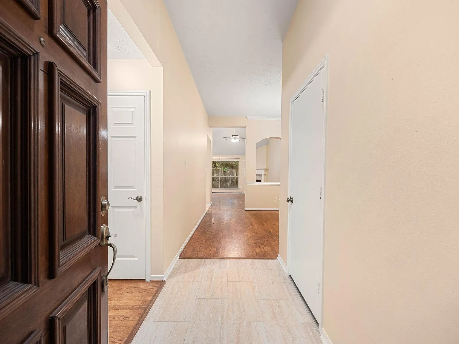 3 bed, 2.0 bath, 1639 sqft, $1,997 — Photo 3