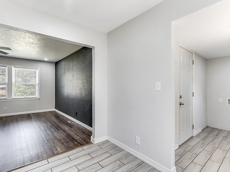 1712 N Belmont Ave — Photo 17