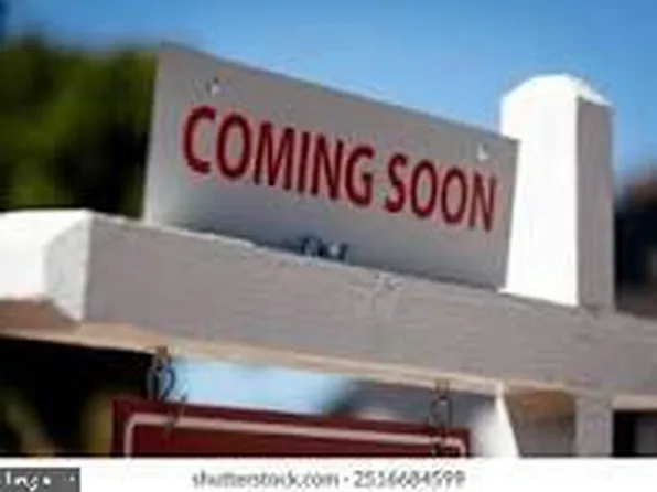 111 Knollwood Ct, Aston, PA 19014