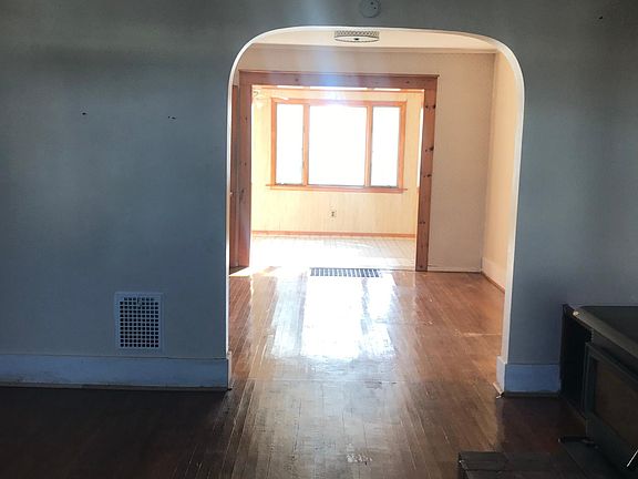 4th image of 115 Dunlop Ave
