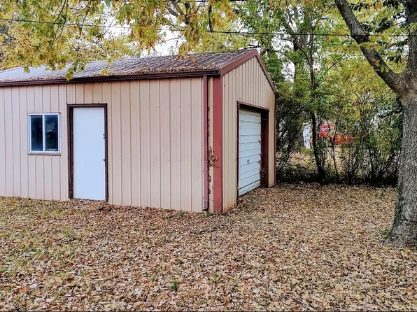 227 Lincoln Ave, Holton, KS 66436