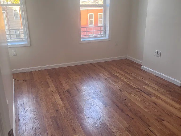 499 Linwood St #2 — Photo 8