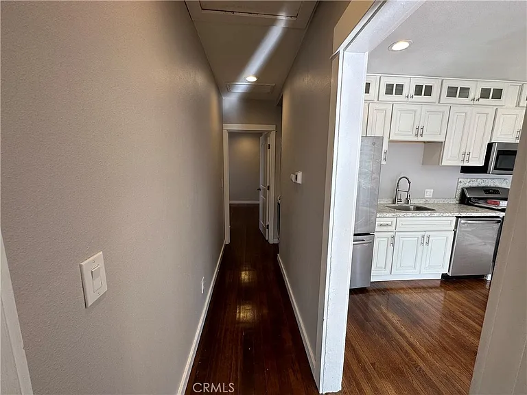 633 W Maple Ave — Photo 16