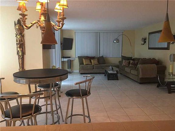 4th image of 2750 NE 183rd St APT 302
