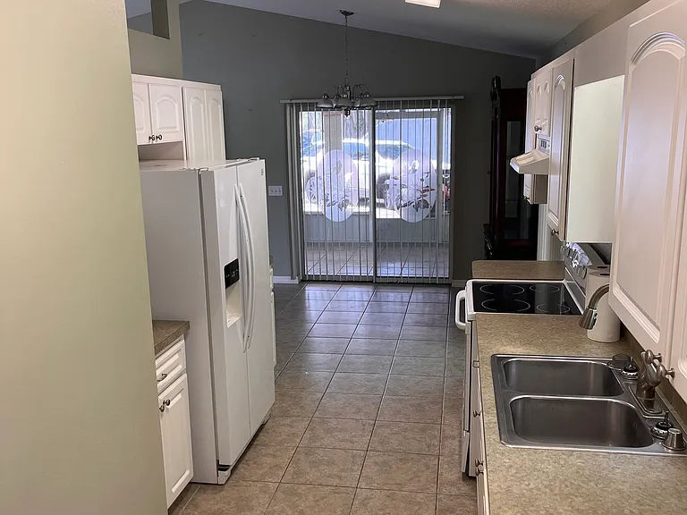 3420 NE 57th Ave — Photo 7