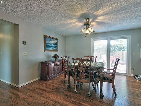 2nd image of 1011 SE 141st Ct