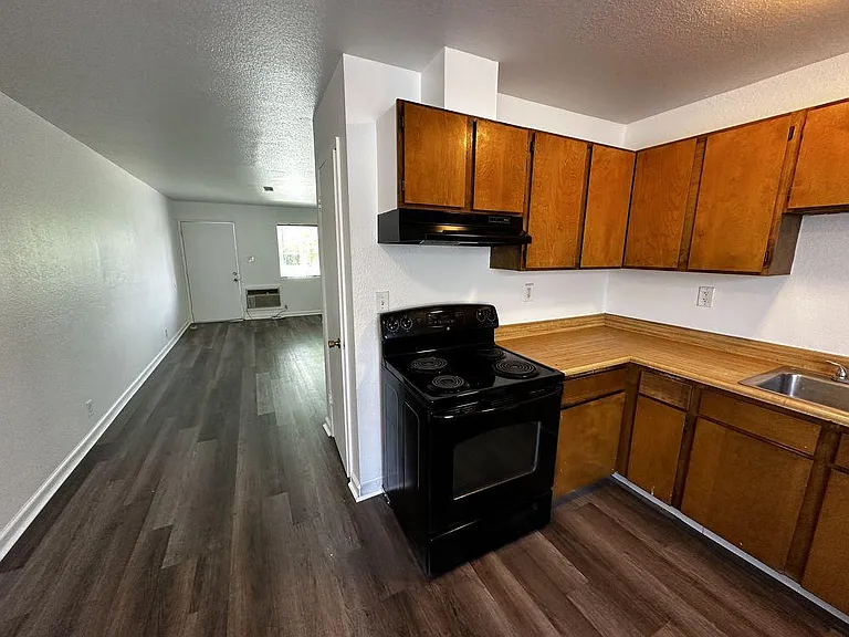 1600 Sycamore Dr #3 — Photo 5