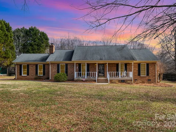 2222 Fox Hunt Dr, Monroe, NC 28110