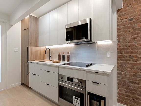 3rd image of 140 Mulberry St Building 3B