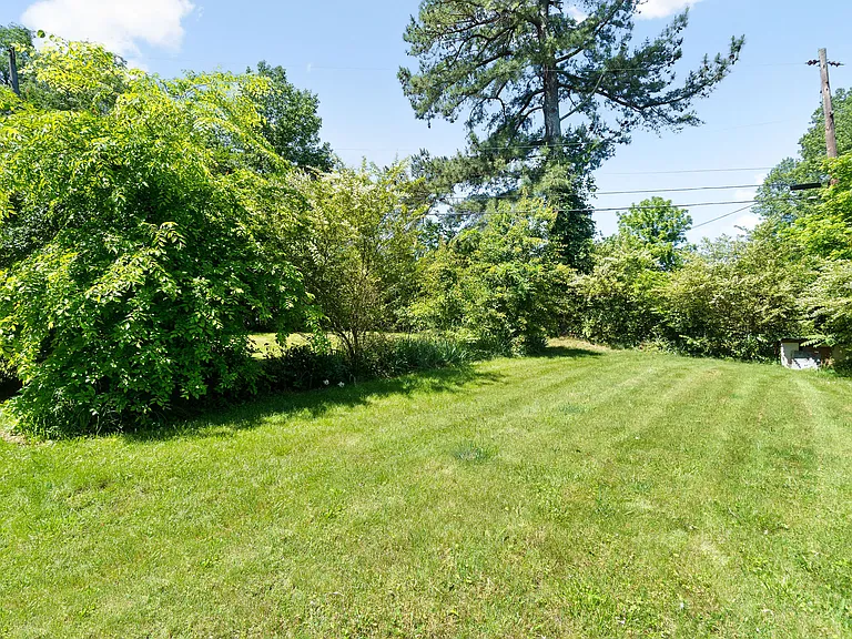478 Thompkins Ln #B — Photo 22