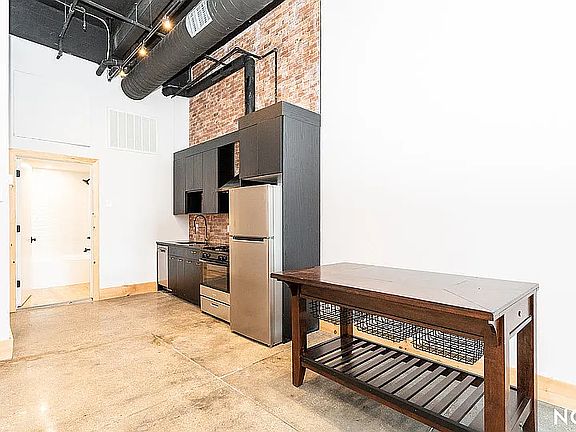3rd image of 255 18th St #305