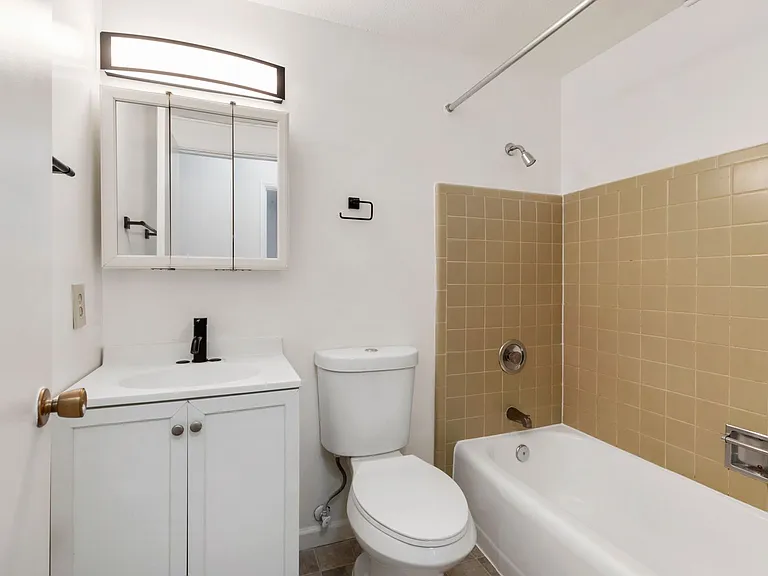 The Willis Apartments — Photo 34