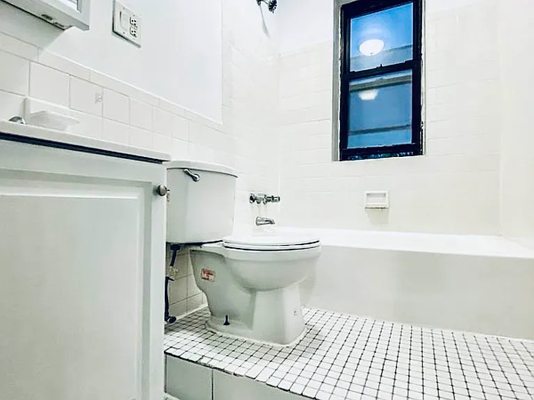 309 E 69th St #3F — Photo 3