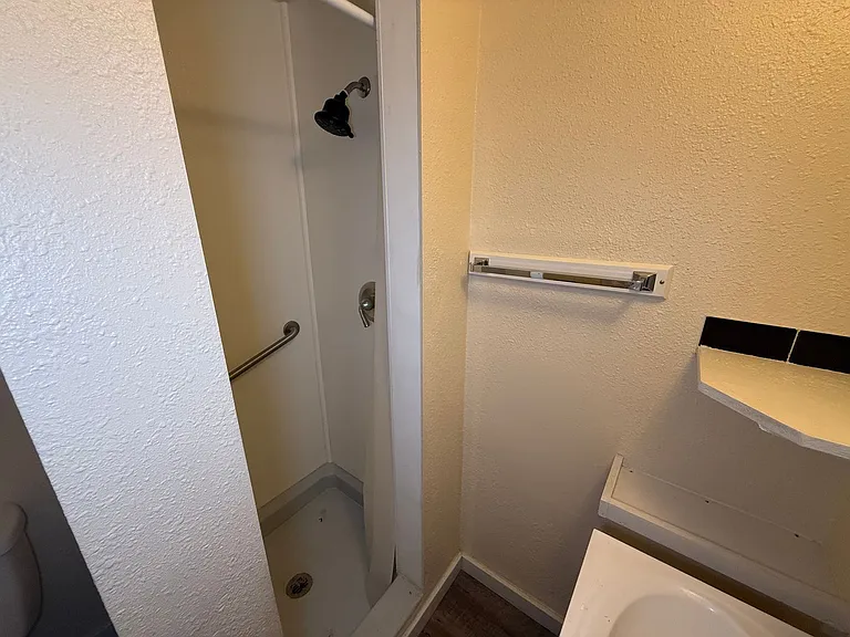 Sleepy Hollow Apartments — Photo 10