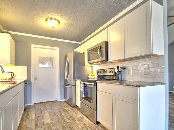5th image of 4216 Savannah Cir
