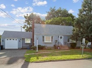 4 Walter Rd, Peabody, MA 01960