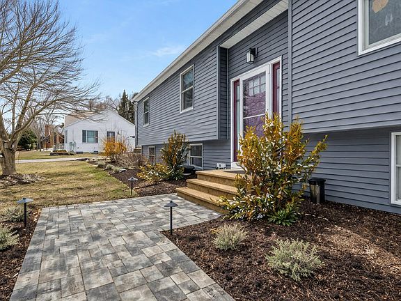 3rd image of 8 Arbor View Lane
