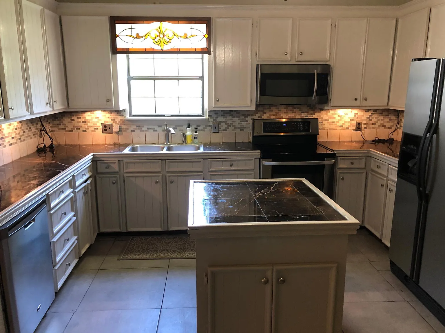 4 bed, 2750 sqft, $2,600 — Photo 4