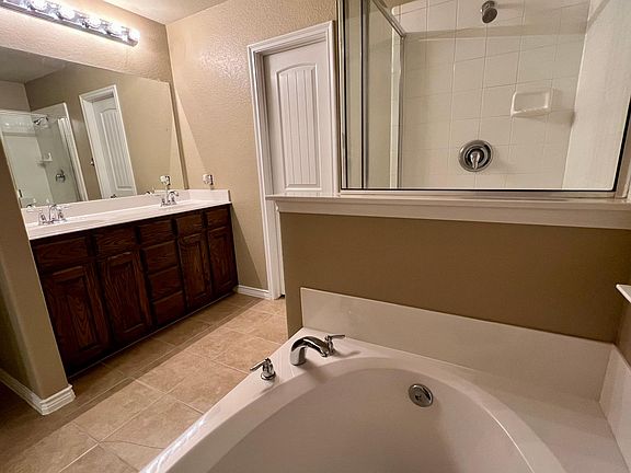 4th image of 2129 Colby Ln #2129