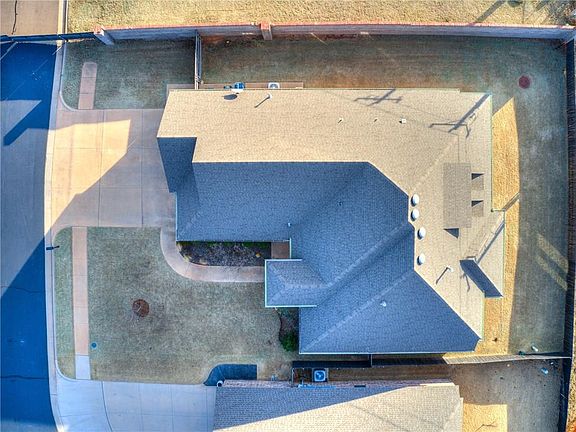 4th image of 15801 James Thomas Ct
