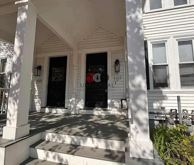 105-107 Richards Ave #107 — Photo 2
