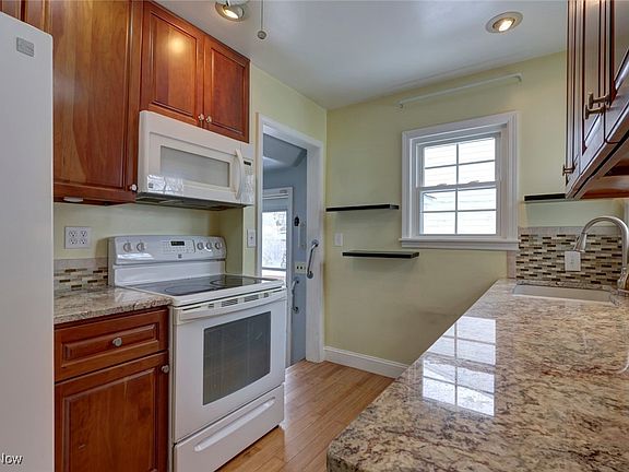 4th image of 24652 Florence Ave