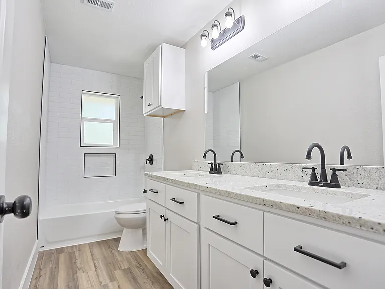 704 Natchez River Cir — Photo 23