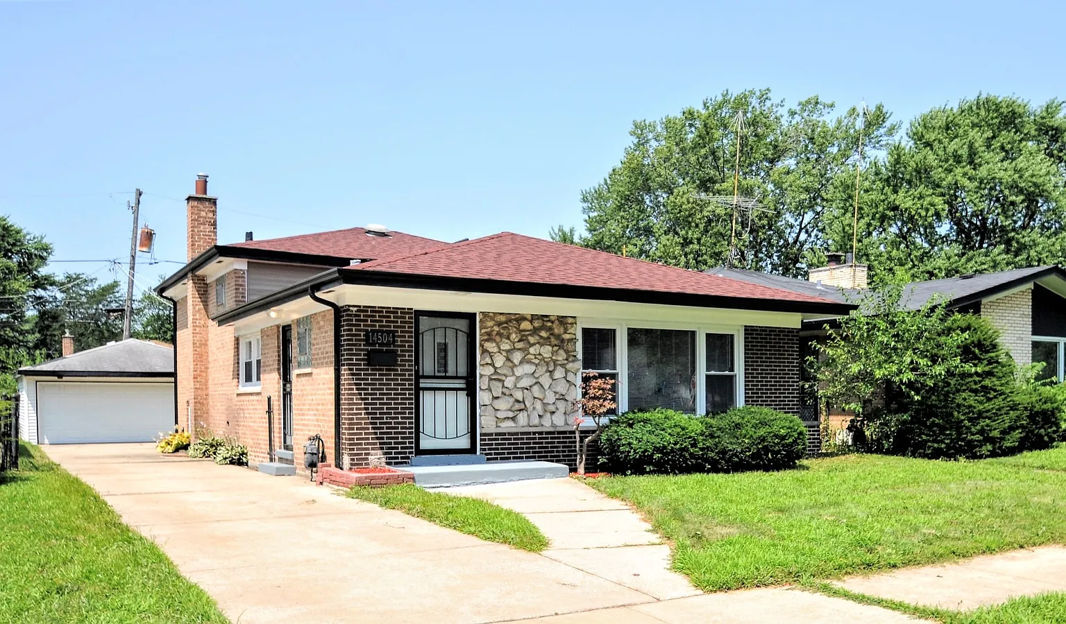 14504 Blackstone Ave photo 1