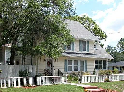 2nd image of 2414 Helen Ave