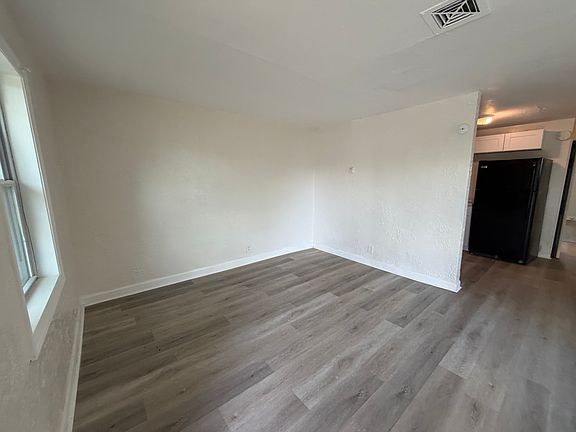 5th image of 900 Richland St APT B
