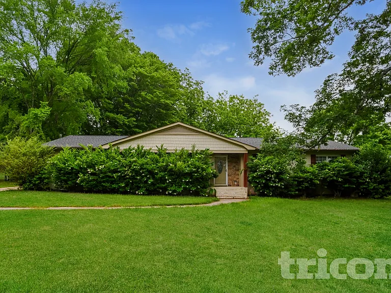 7511 Monroe Rd — Photo 1